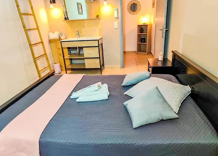 Chez Pepette - D'hote A Lanas, Ardeche - Voguee - Balazuc Bed & Breakfast 3*